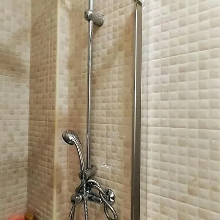 Location 2 Bed2 Bath W/lift In Town! * Gibraltar