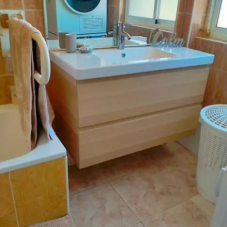 Location 2 Bed2 Bath W/lift In Town! Gibraltar