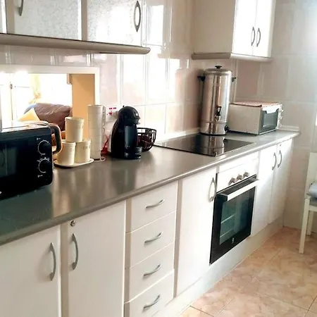 Location 2 Bed2 Bath W/lift In Town! *