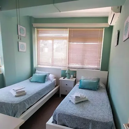 Location 2 Bed2 Bath W/lift In Town! * Gibraltar