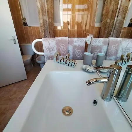 Location 2 Bed2 Bath W/lift In Town!