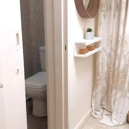 Apartment Location 2 Bed2 Bath W/lift In Town! Gibraltar