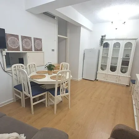 Location 2 Bed2 Bath W/lift In Town! Apartment *
