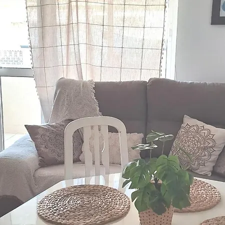 Location 2 Bed2 Bath W/lift In Town! Apartment *